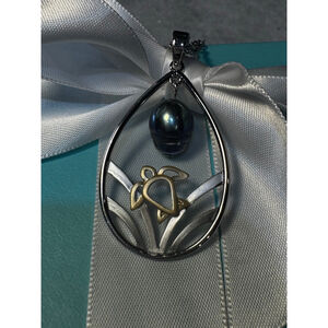 Turtle necklace with Black Pearl Teardrop shape